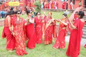 women-celebrating-hartalika-teej-at-pashupatinath